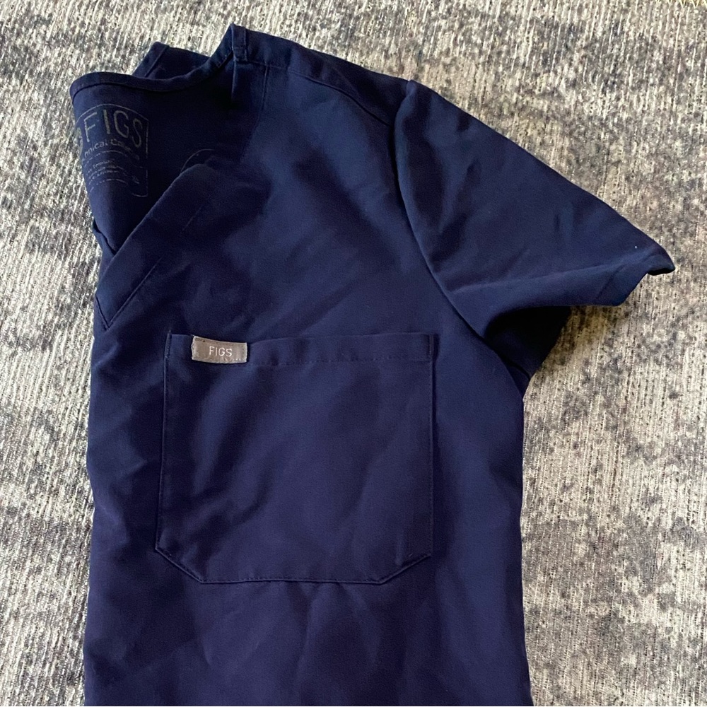 Figs Scrub top